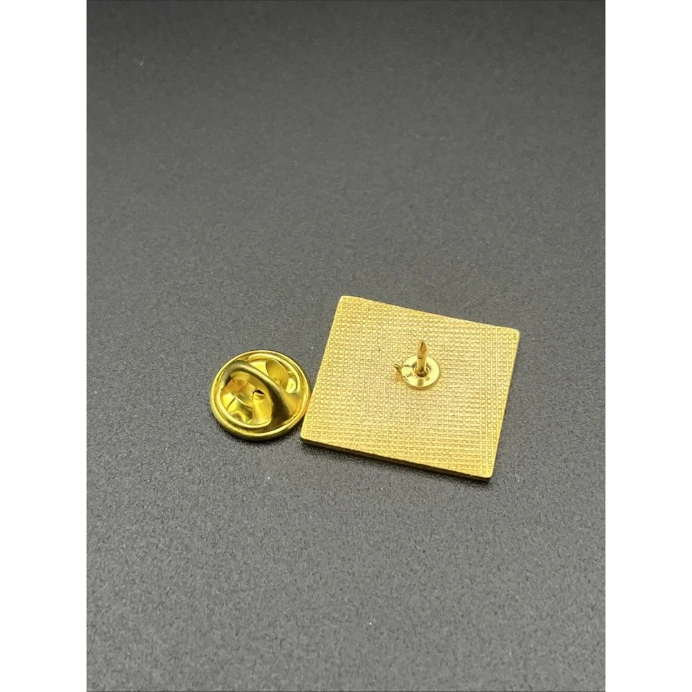 Sports Illustrated For Kids Magazine Lapel Hat‎ Pin